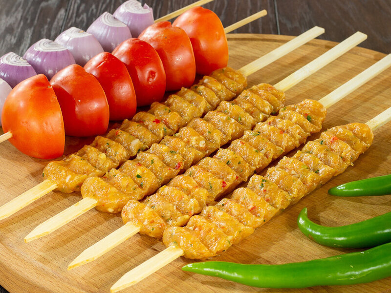 كباب دجاج متبل جاهز للشواء