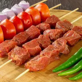 مكعبات تكا متبلة جاهزة للشواء